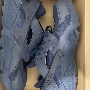 Nike Men’s Huarache Low Top Sneakers - Dark Navy